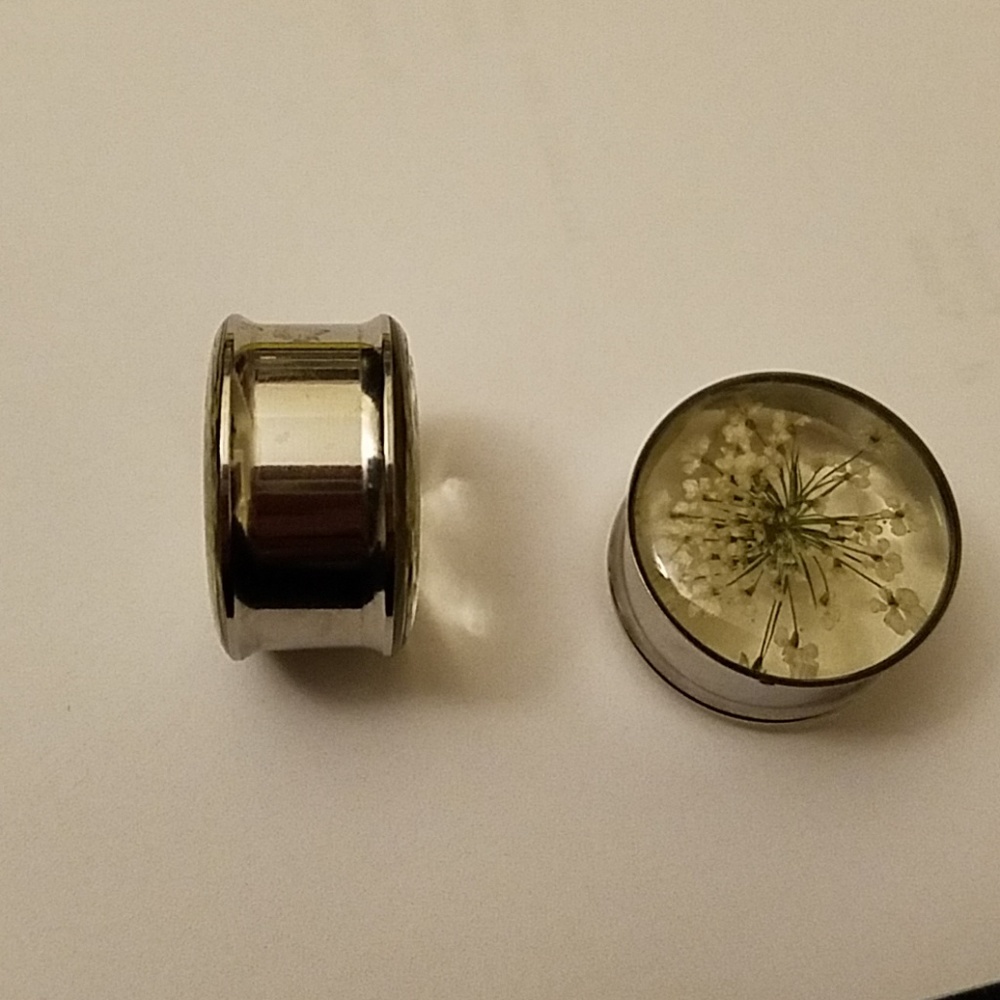 Plugs - Picture 2 of 3